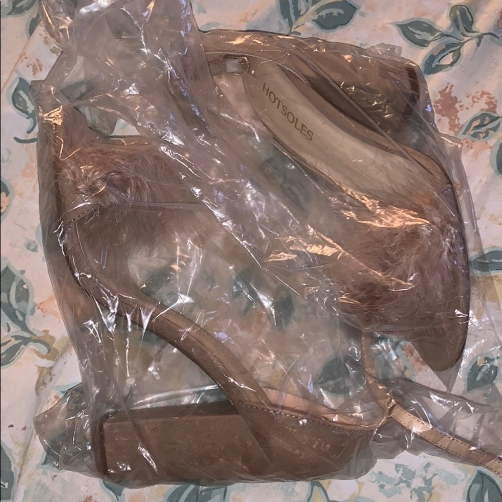 Heels - Picture 3 of 3
